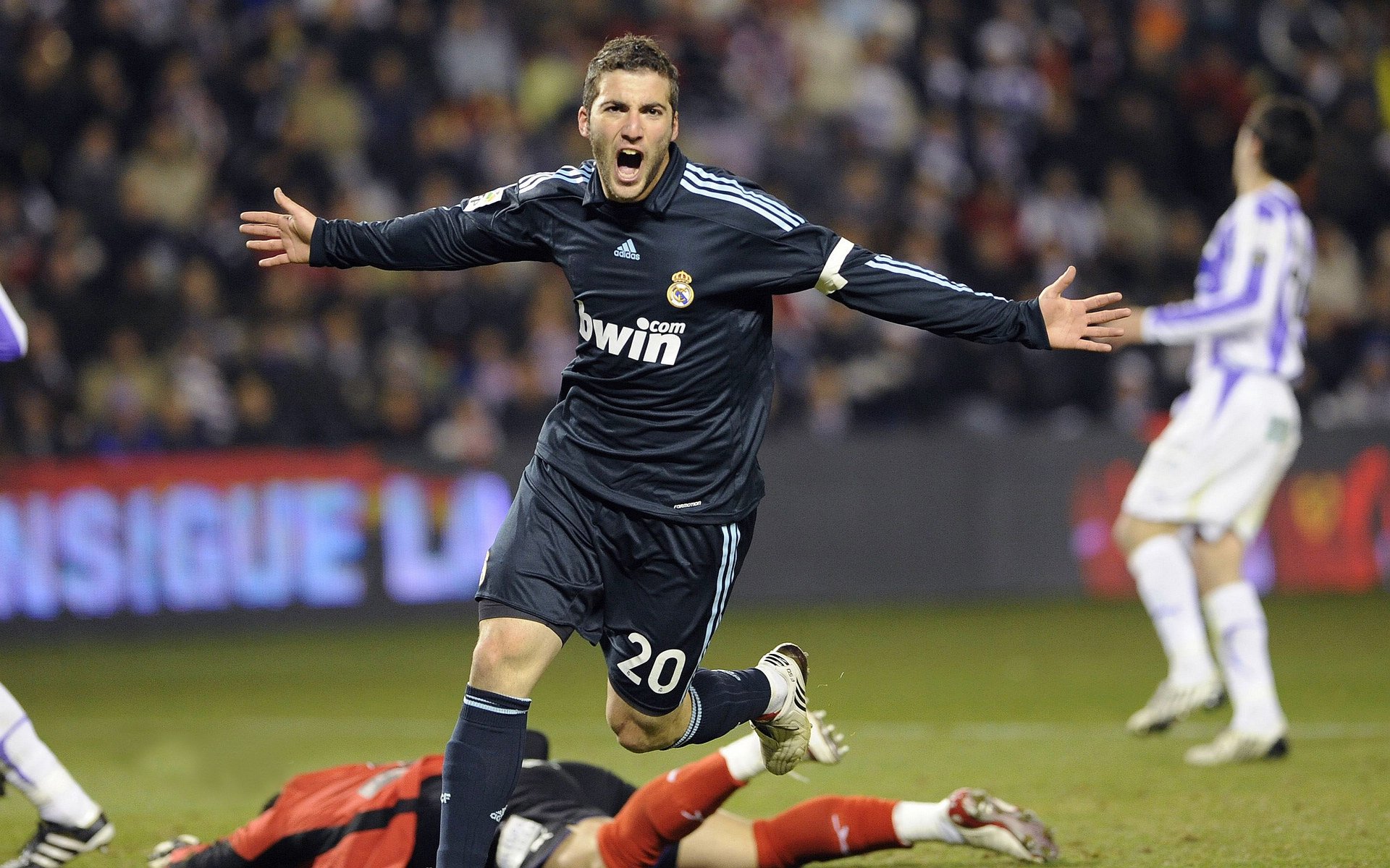 瓦伦西亚客场大胜，居中游积分榜，瓦伦西亚新球场现状